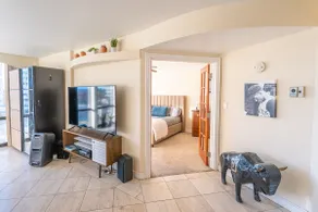 Spacious 1 BD Cherry Creek Condo - Image 2