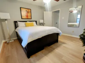 Charming getaway close to downtown Fort Worth - Image 2