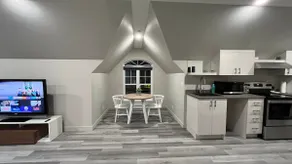 Beautiful loft with spa and heated garage! - Image 4