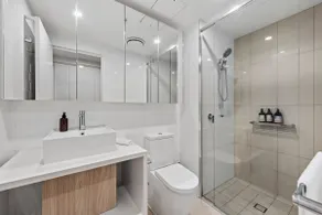 Luxe 1BR Apt w/ River Views, Parking, Study & Pool - Image 5
