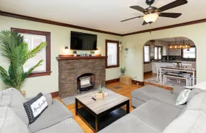 Charming Beaverdale 4BR/2BA in central DSM - Safe & Cozy - Image 2