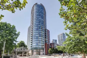 Cozy 1BR+Den Highrise in Downtown Vancouver - Image 2