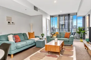 Adelaide Azure Scenic CBD Haven with Infinity Pool - Image 2