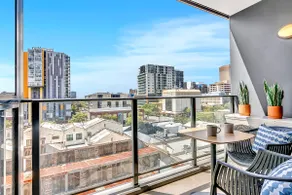 Adelaide Azure Scenic CBD Haven with Infinity Pool - Image 5