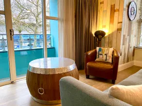Elegant Apartment inc. Parking - Image 2