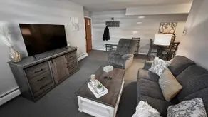 Cozy Comfortable on the Main - Image 3
