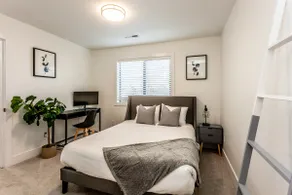 Modern 3Bd Central Luxury Work/Play Oasis - Image 3