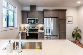 Cozy Central 2Bd Work/Play Modern Home - Image 4