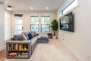 Cozy Central 2Bd Work/Play Modern Home - Image 3