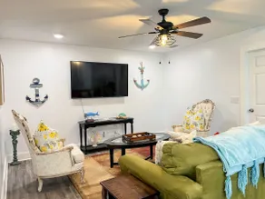 Cozy Coastal Abode- 4bed,3bath - Image 2