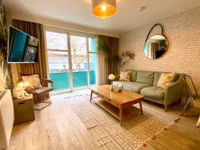Beautiful 2 Bedroom Apartment inc. Parking & Wifi - Image 2