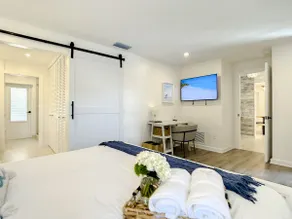 Naples Coastal Retreat - Image 5
