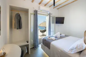 Droufakos’ home, Lux seafront apartment w. View - Image 4