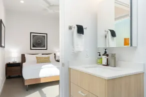 Eco-friendly 2-bedroom Apartment - 80 Walkscore! - Image 4