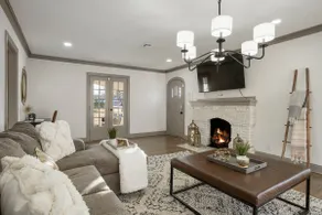 Stunning home in the middle of midtown close to fairgrounds. - Image 2