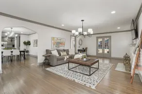 Stunning home in the middle of midtown close to fairgrounds. - Image 3