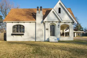 Stunning home in the middle of midtown close to fairgrounds. - Image 5