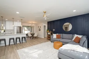Fully remodeled home! Near beaches and restaurants - Image 2