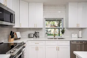 Fully remodeled home! Near beaches and restaurants - Image 4