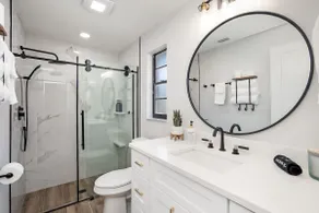 Fully remodeled home! Near beaches and restaurants - Image 5