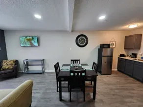 Luxury Apartment Suite 8 - Image 4