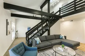 La Maison Sharleaux – Gorgeous Home with Yard! - Image 3