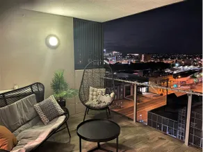 Spacious Inner city Apartment with free parking - Image 5