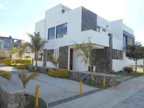 Beautiful House on lake shore -vineyard area- - Image 2