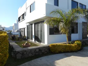 Beautiful House on lake shore -vineyard area- - Image 3
