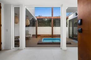 Newly Remodeled Luxury Waterfront Home on Venice Canal with Jacuzzi - Image 4