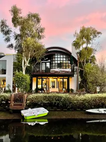 Newly Remodeled Luxury Waterfront Home on Venice Canal with Jacuzzi - Image 2