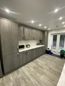 Spacious 5 Bedroom House - 2 Bath - City Centre - Free Parking - Image 4