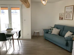 Cozy Apartment St Laurent de Mûre - Image 3