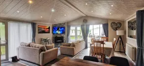 Honeybee Lodge - Image 2