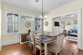 Farmhouse 3 bedroom downtown by River Walk No cleaning fee - Image 5