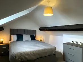 Spacious Central Apartment - Image 5