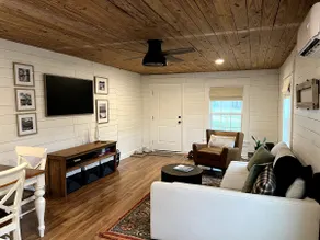 Guest House at White Oak Farm - Image 4