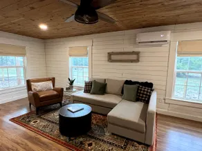 Guest House at White Oak Farm - Image 3
