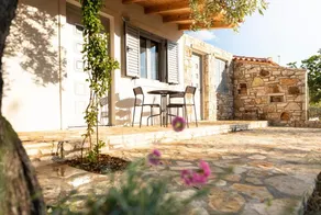 Janakis Garden Livadi Beach - Image 3
