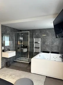 Relaxing moment • XXL Jacuzzi & terrace • 2 people - Image 4