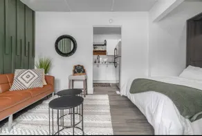 Historic/Modern Studio Apt. *Perfect for Couples* - Image 4