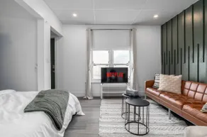 Historic/Modern Studio Apt. *Perfect for Couples* - Image 3