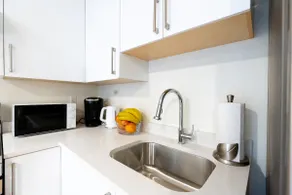Modern Guest Suite in Kitsilano - Image 4