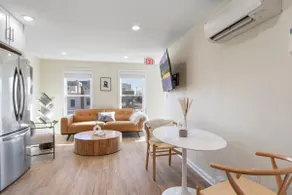 Dreamy Apartment in Downtown, 1 BDR, Kitchen, Luxury Bath, Walk to Shops and Entertainment - Image 3
