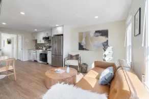 Dreamy Apartment in Downtown, 1 BDR, Kitchen, Luxury Bath, Walk to Shops and Entertainment - Image 2