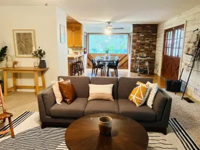 Mid Century Ranch / Hot Tub Yosemite destination - Image 4