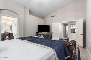 Newly remodeled beauty with pool - Image 5