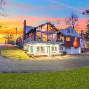 Charming Luxury Villa Near New York City - Image 2