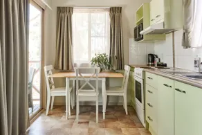 Family Cabin – Queen + Double Bunk, Kitchen & Deck - Image 2