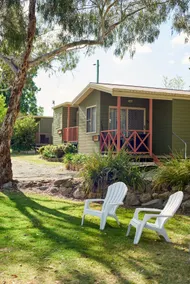 Family Cabin – Queen + Double Bunk, Kitchen & Deck - Image 3